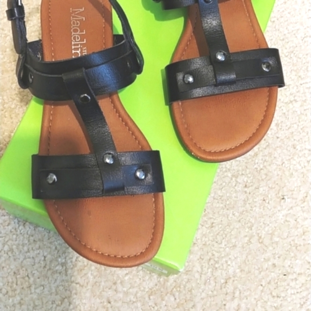Madeline Stuart Black flat sandals Size 6 New In Box